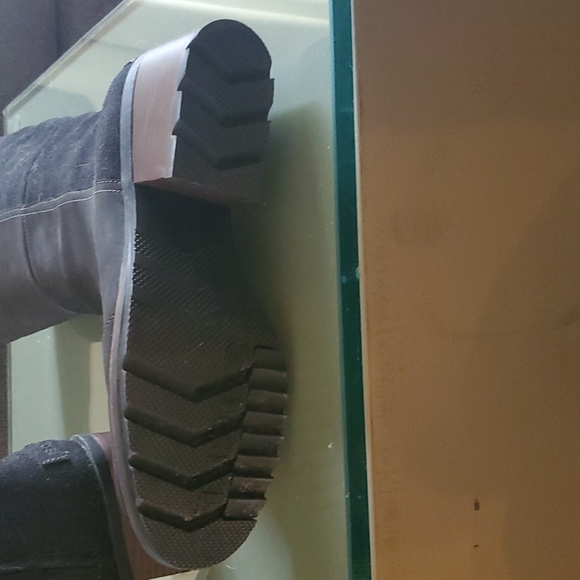 Sorel boots - Picture 5 of 5